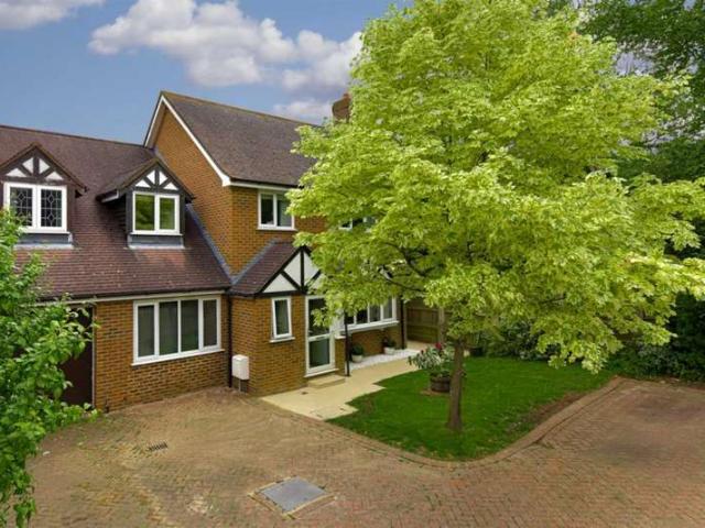 4 Bedroom Link Detached House
