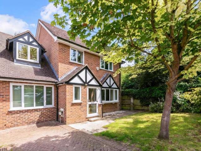 4 Bedroom Link Detached House