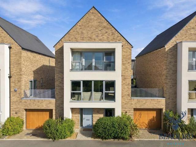4 Bedroom Link Detached House