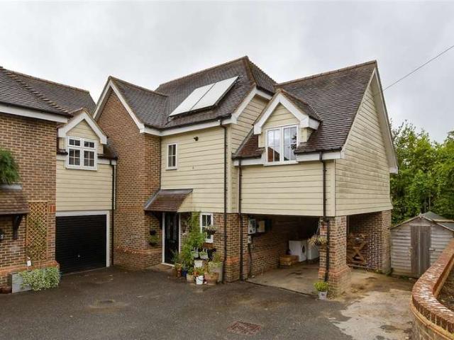 4 Bedroom Link Detached House