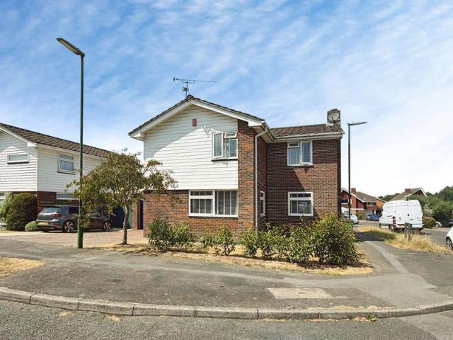 4 Bedroom Link Detached House