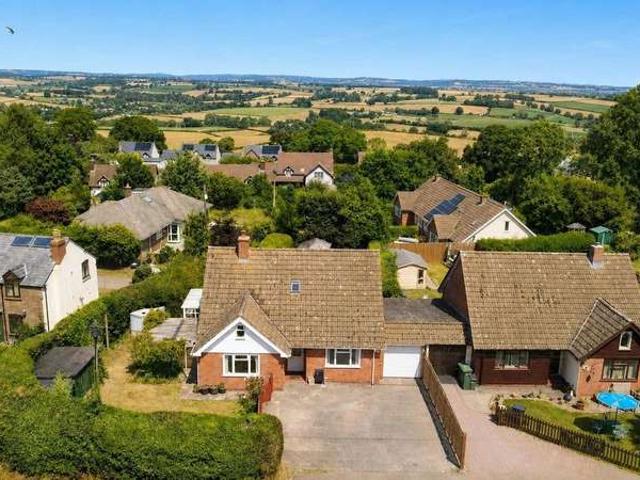 4 Bedroom Link Detached House