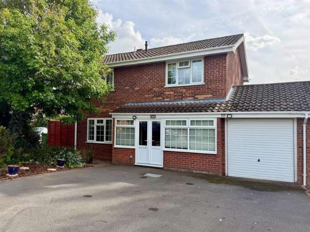 4 Bedroom Link Detached House