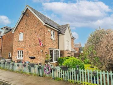 4 Bedroom Link Detached House