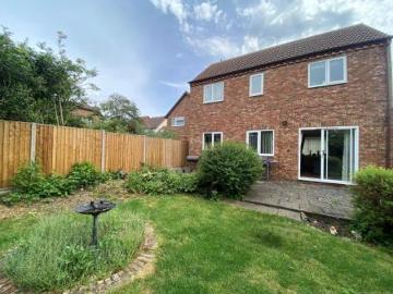 4 bedroom Link detached house To Let