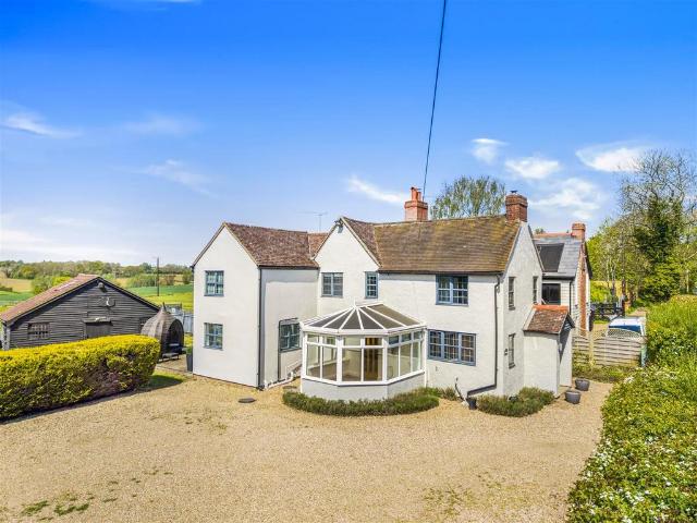 4 bedroom link detached house to rent