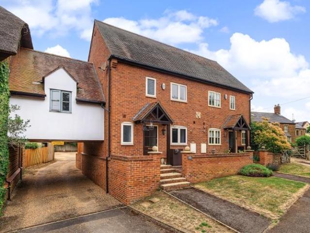 4 bedroom link detached house to rent