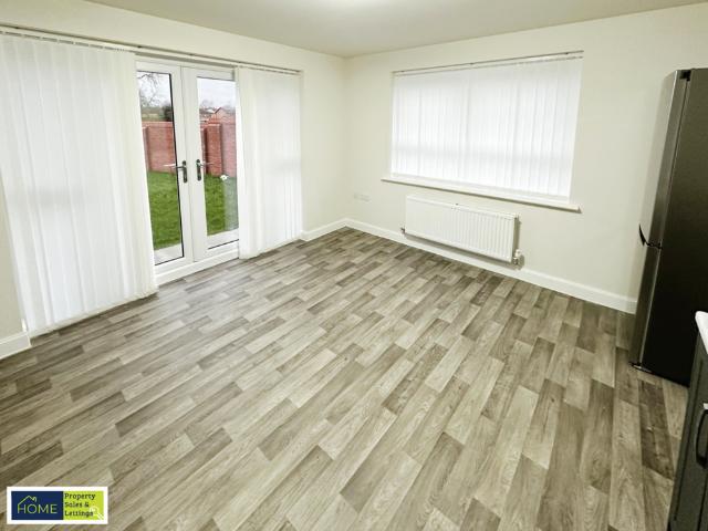 4 bedroom link detached house to rent