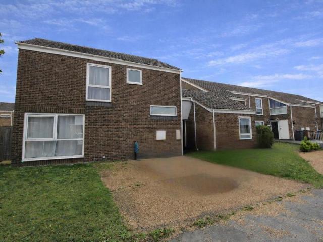 4 bedroom link detached house to rent