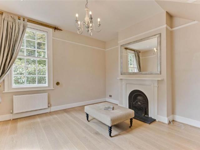 4 bedroom link detached house to rent