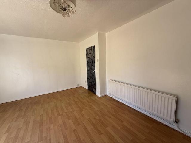 4 bedroom link detached house to rent