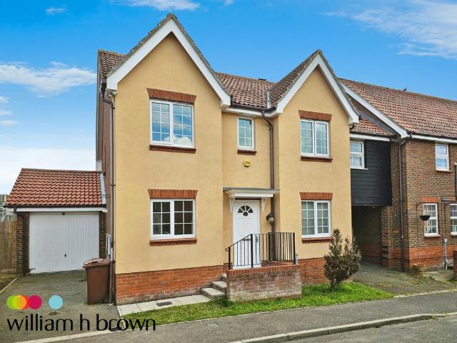 4 bedroom link detached house to rent