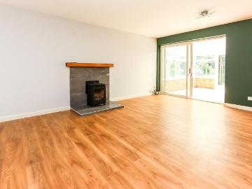 4 bedroom link detached house to rent