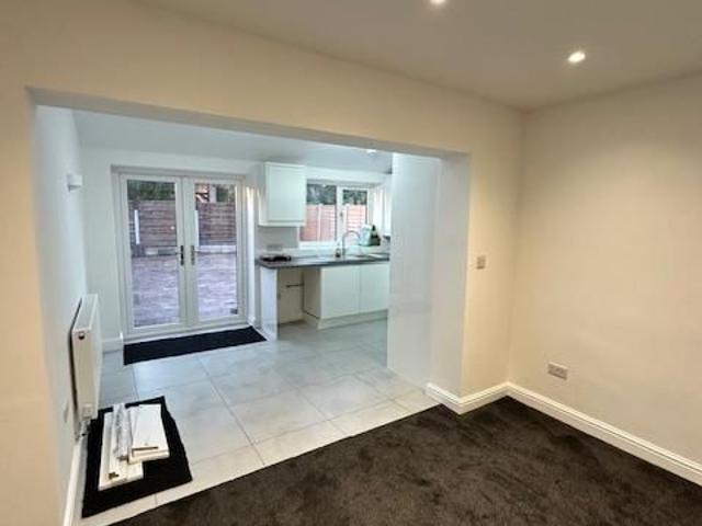 4 bedroom link detached house to rent