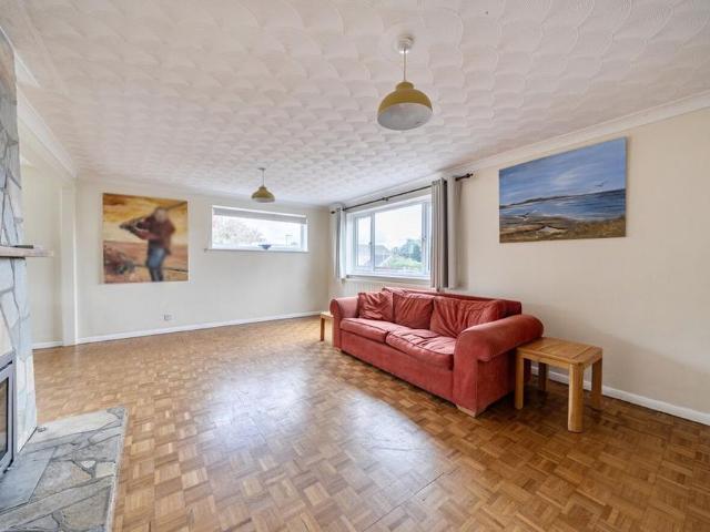 4 bedroom link detached house to rent
