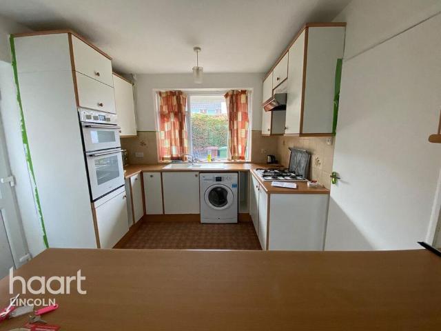 4 bedroom link detached house to rent