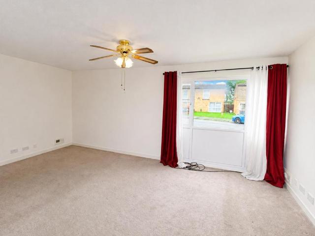 4 bedroom link detached house to rent