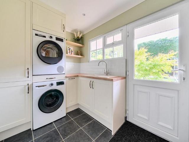 4 bedroom link detached house to rent