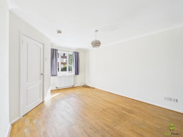 4 bedroom link detached house to rent