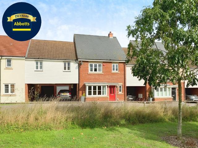 4 bedroom link detached house to rent
