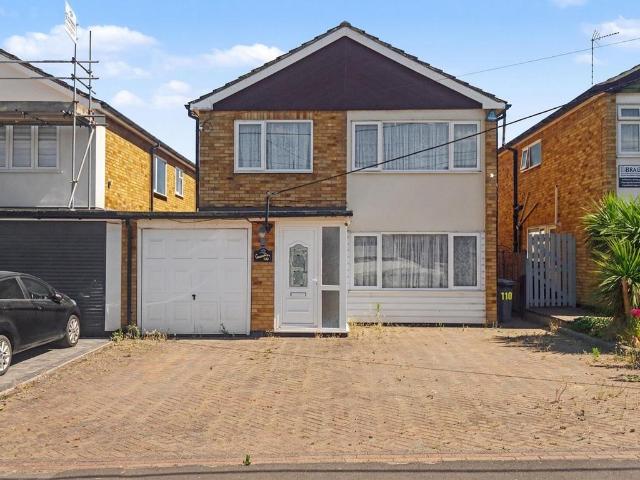 4 bedroom link detached house for sale