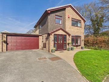 4 bedroom link detached house for sale