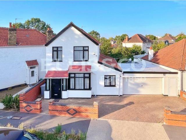 4 bedroom link detached house for sale