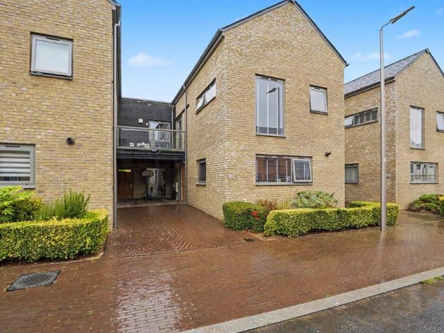 4 bedroom link detached house for sale