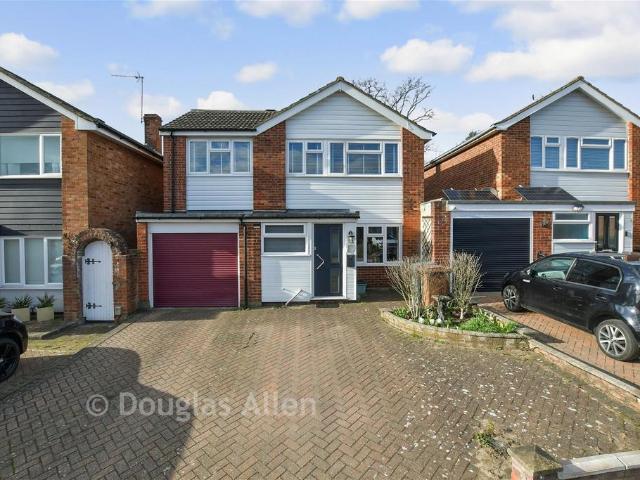 4 bedroom link detached house for sale