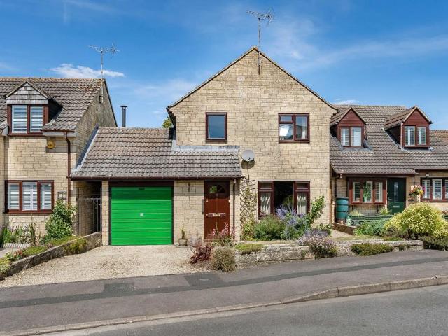 4 bedroom link detached house for sale