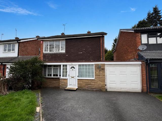 4 bedroom link detached house for sale