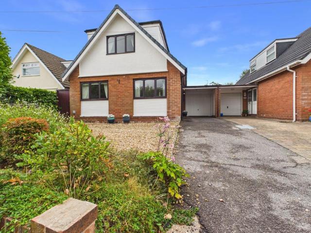 4 bedroom link detached house for sale