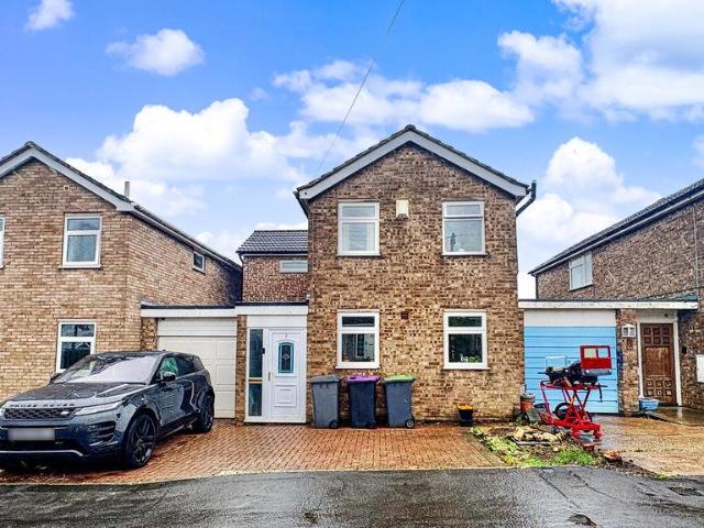 4 bedroom link detached house for sale
