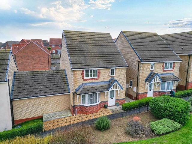4 bedroom link detached house for sale