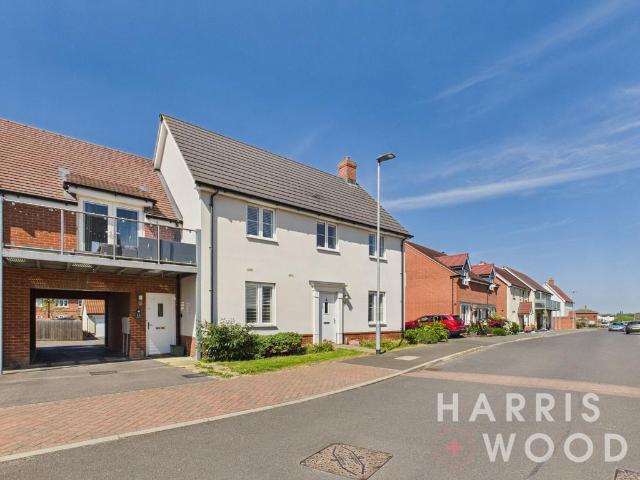 4 bedroom link detached house for sale