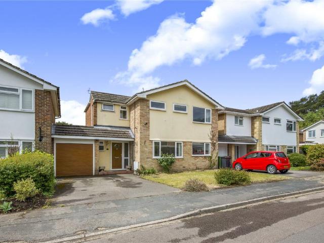 4 bedroom link detached house for sale