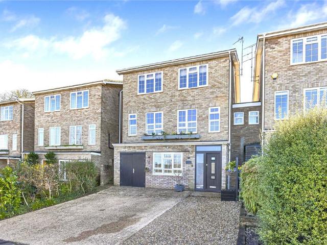 4 bedroom link detached house for sale