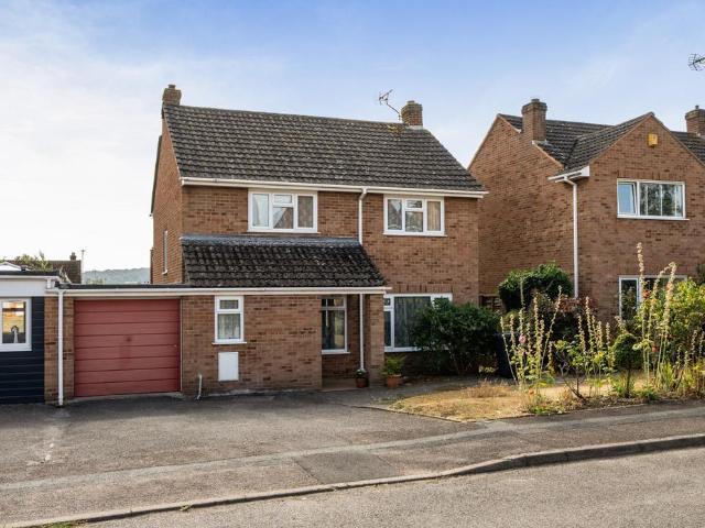 4 bedroom link detached house for sale