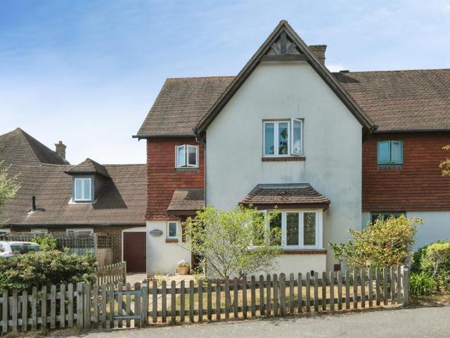 4 bedroom link detached house for sale
