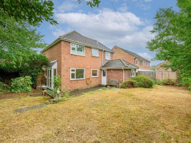 4 bedroom link detached house for sale