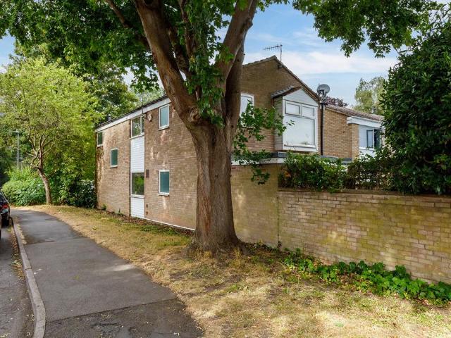 4 bedroom link detached house for sale