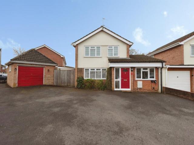 4 bedroom link detached house for sale