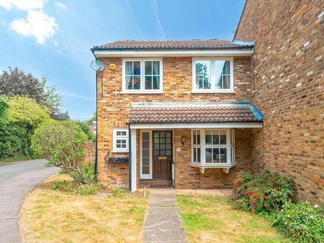 4 bedroom link detached house for sale