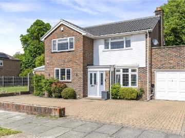 4 bedroom link detached house for sale