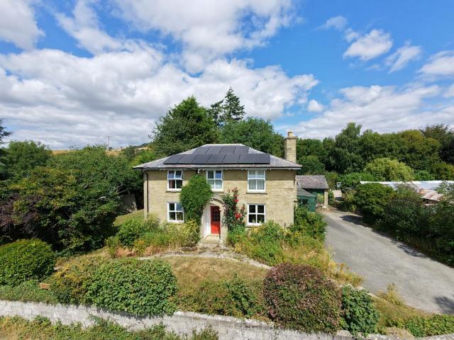 4 bedroom link detached house for sale