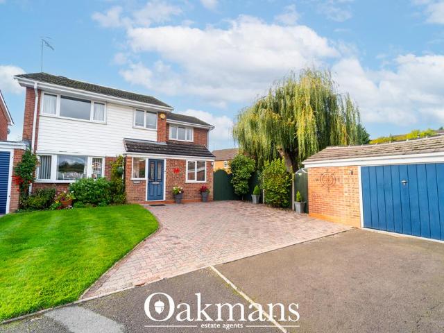 4 bedroom link detached house for sale