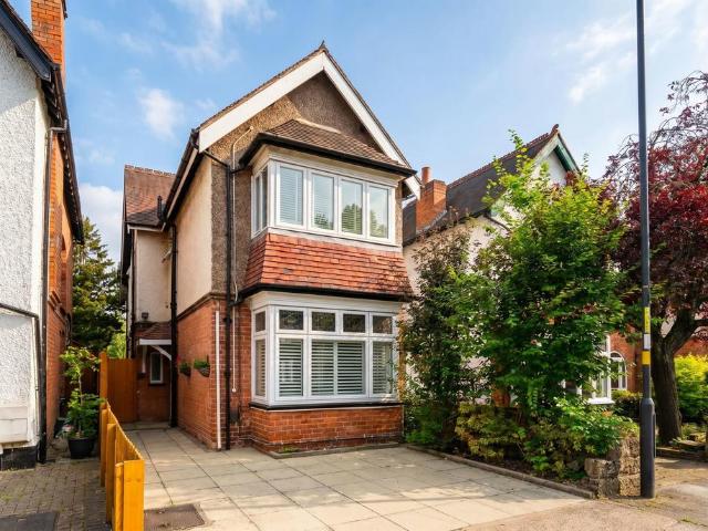 4 bedroom link detached house for sale