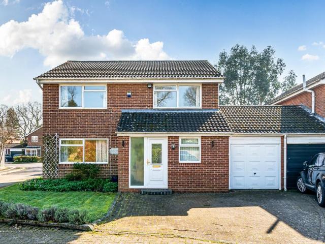4 bedroom link detached house for sale