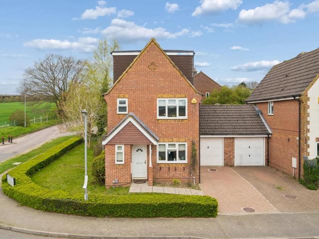 4 bedroom link detached house for sale