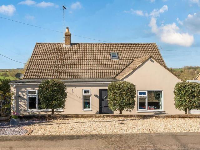 4 bedroom link detached house for sale